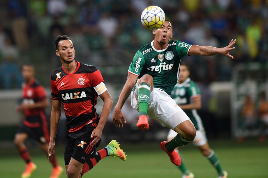 BRASILIA - DF - 05/06/2016 - BRASILEIRO A 2016/FLAMENGO X PALMEIRAS - Jean  do Palmeiras comemora gol de penalti contra o Flamengo durante partida pelo  Campeonato Brasileiro Serie A 2016 no estadio