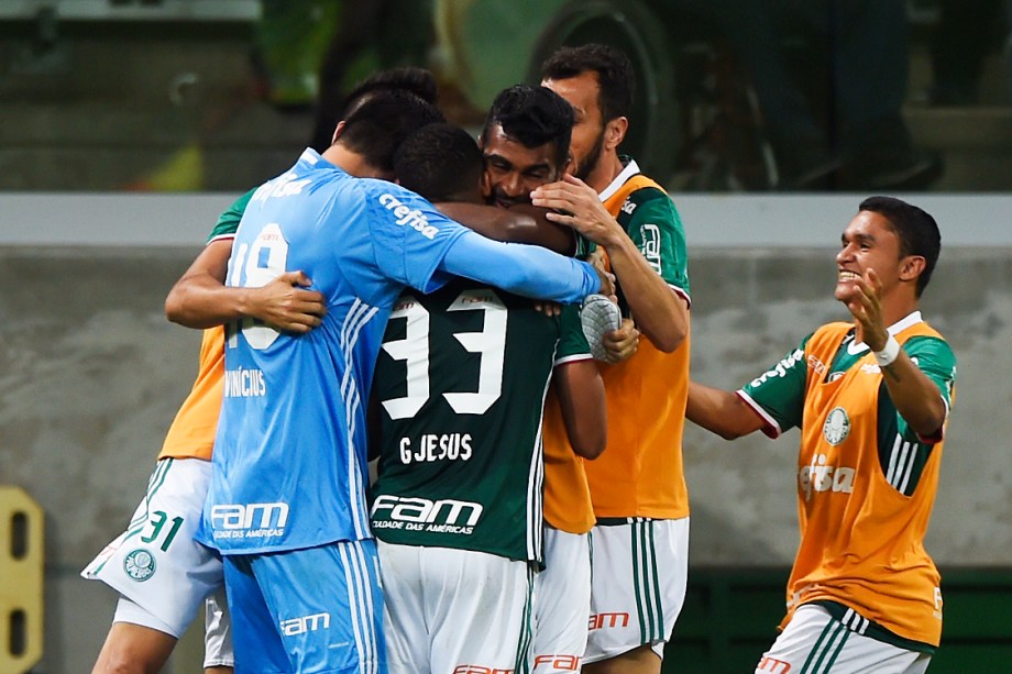 BRASILIA - DF - 05/06/2016 - BRASILEIRO A 2016/FLAMENGO X PALMEIRAS - Jean  do Palmeiras comemora gol de penalti contra o Flamengo durante partida pelo  Campeonato Brasileiro Serie A 2016 no estadio