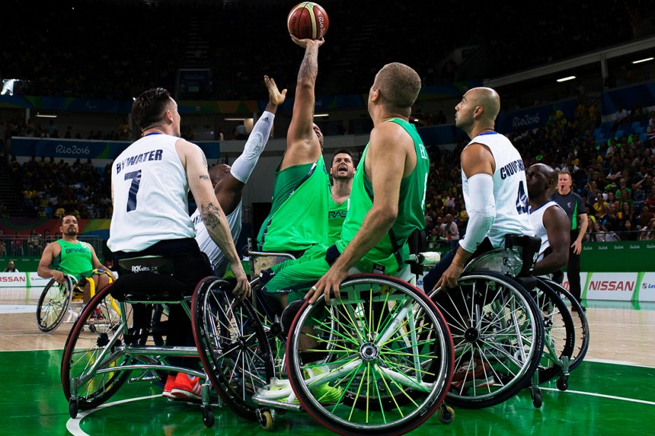 Partida de basquete de rodas entre Brasil e Grã-Bretanha