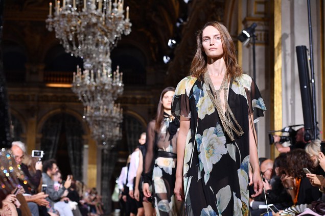 Desfile da Lanvin durante a semana de moda de Paris