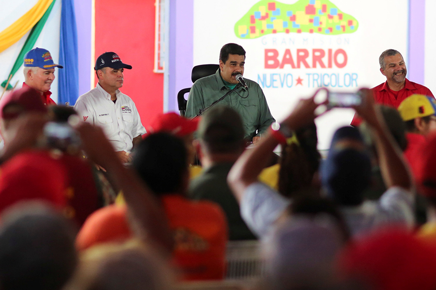 Presidente da Venezuela, Nicolás Maduro, discursa durante evento de entrega de casas que foram reformadas na Ilha de Margarita, Venezuela