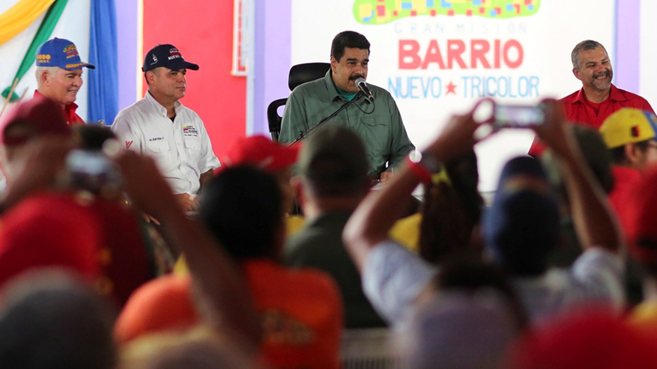 Presidente da Venezuela, Nicolás Maduro, discursa durante evento de entrega de casas que foram reformadas na Ilha de Margarita, Venezuela