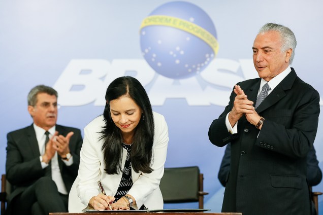 O presidente da República, Michel Temer participa da cerimônia de posse de Grace Maria Fernandes Mendonça no cargo de Advogada Geral da União, em Brasília (DF) - 14-09-2016