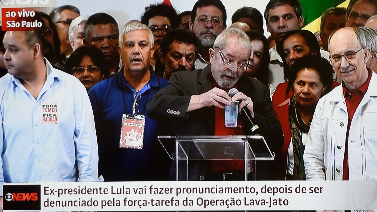 Ex-presidente Lula faz pronunciamento no diretório do PT em São Paulo