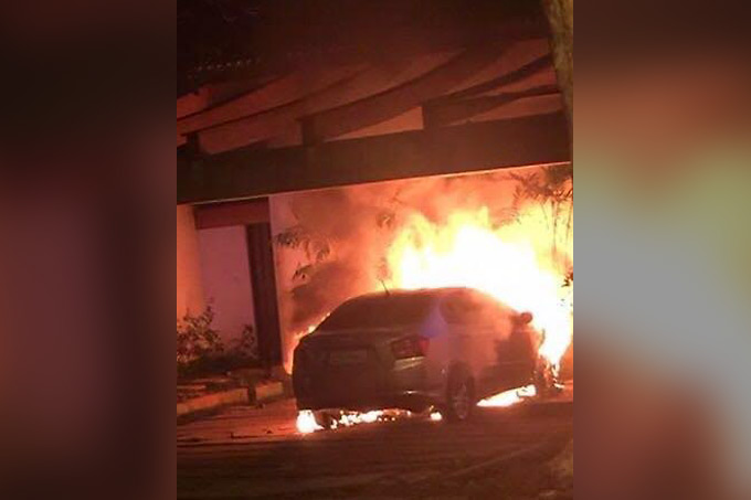 Carro incendiado em São Paulo