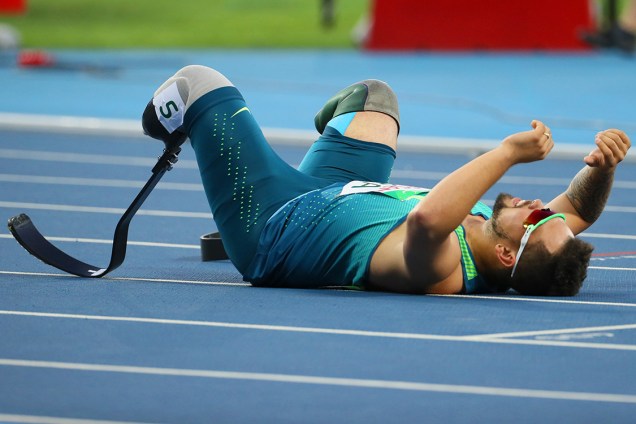Alan Fonteles durante a prova de revezamento 4x100 T42-47 (deficiência nos membros), nas Paralimpíadas Rio 2016