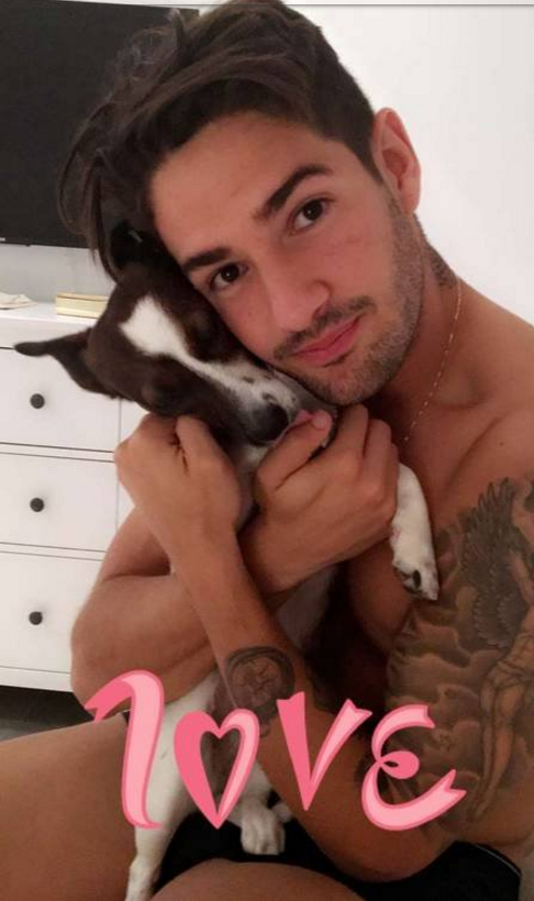 Jogador Alexandre Paro posa de cueca no Snapchat da namorada, Fiorella Mattheis