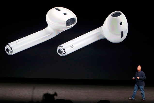 Os novos fones de ouvido da Apple são via wireless (conexão sem fio). Com um design moderno, o produto que custará 159 dólares nos EUA (cerca de 500 reais) não precisará de um emparelhamento. A conexão será automática, basta o aparelho estar próximo.