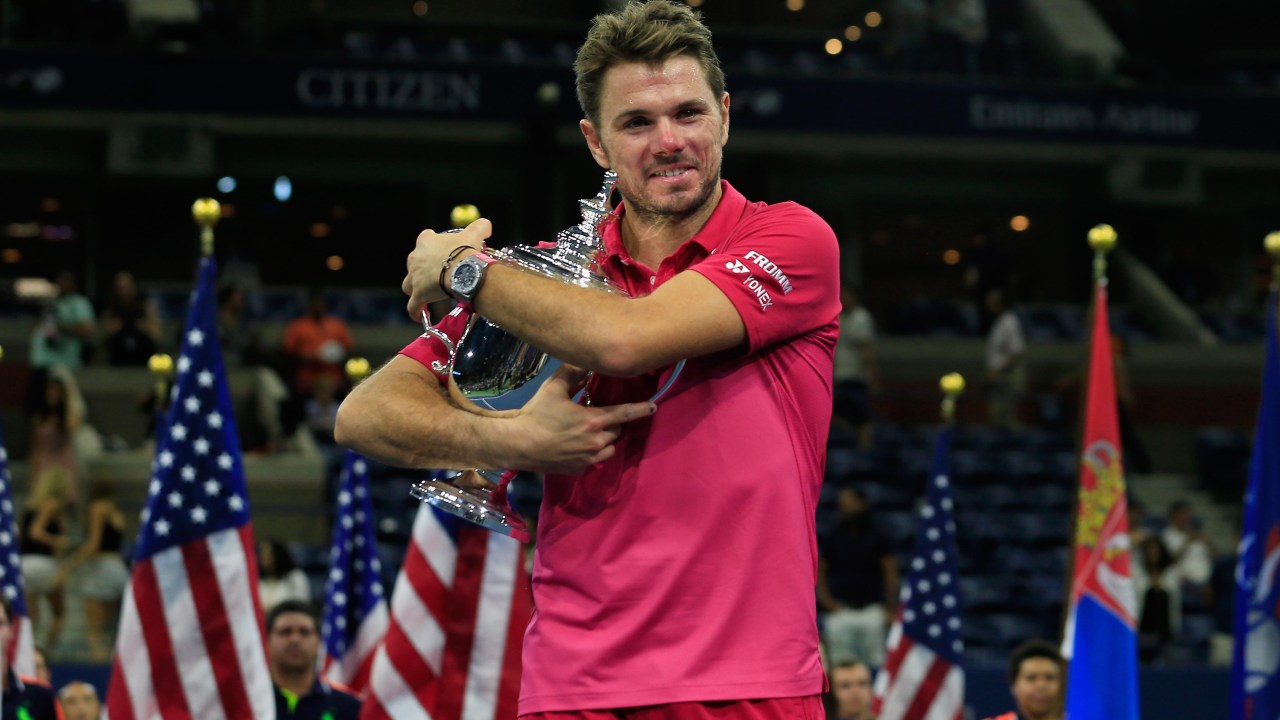 Stan Wawrinka se emociona ao receber o troféu do US Open de 2016