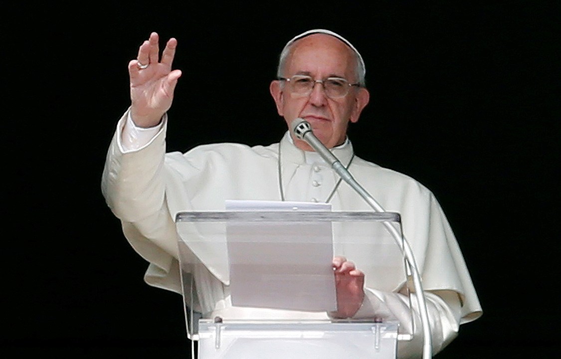 Papa fala fiéis, sobre as vítimas em Mosul, no Iraque, durante missa na Praça São Pedro