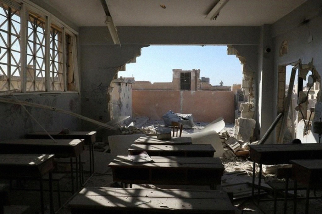 Escola bombardeada na cidade de Idlib, Síria