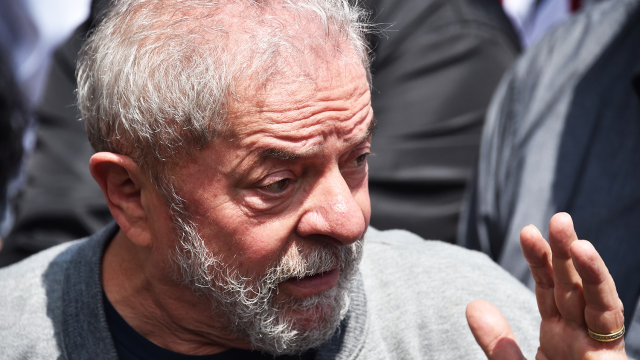 O ex-presidente Lula concede entrevista antes de votar na cidade de São Bernardo do Campo (SP) - 02/10/2016
