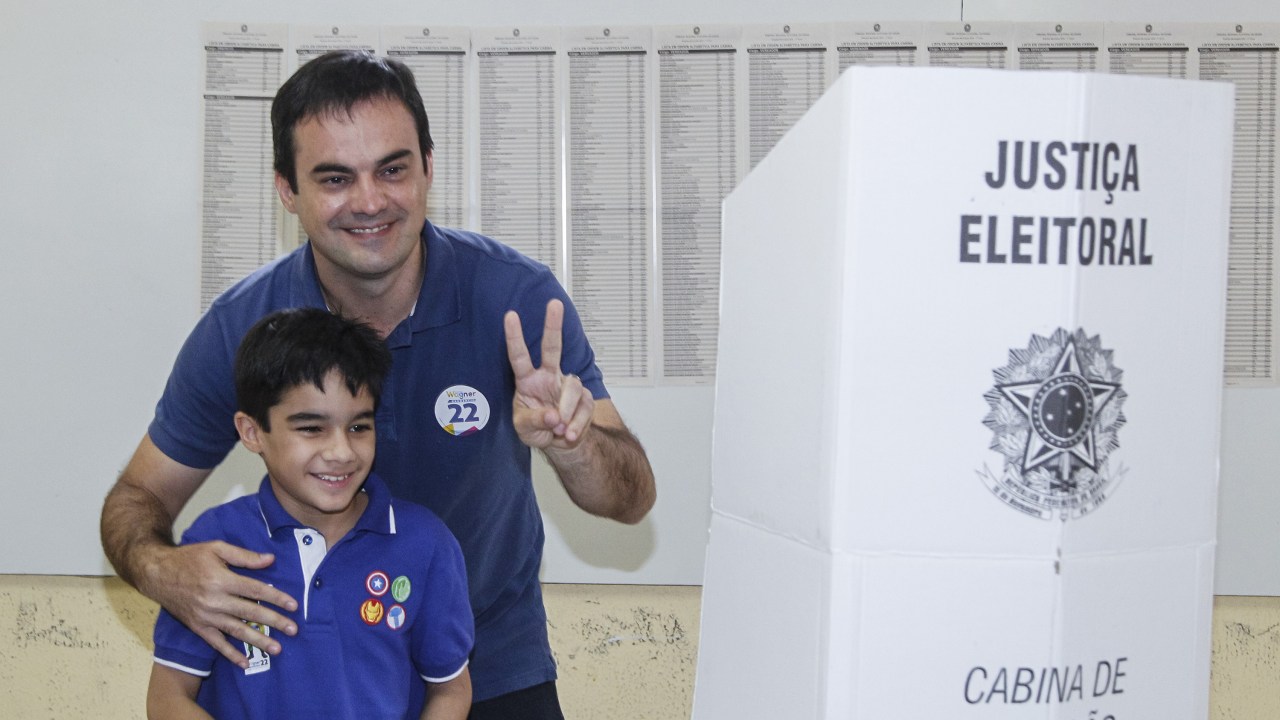 Capitão Wagner (PR) vota em Fortaleza