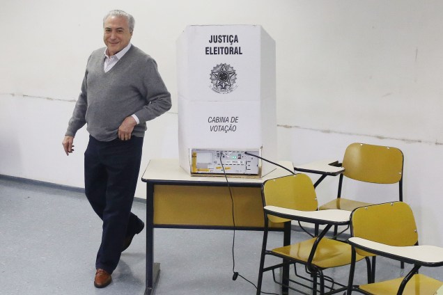 O presidente Michel Temer vota na Pontifícia Universidade Católica (PUC), na zona oeste de São Paulo, na manhã deste domingo - 02/10/2016