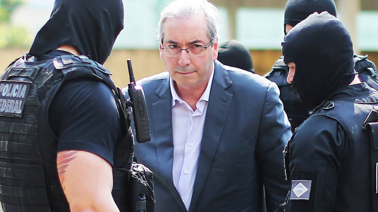 O ex-presidente da Câmara dos Deputados, Eduardo Cunha, realiza exame de corpo de delito no IML (Instituto Médico Legal) de Curitiba (PR) - 20/10/2016