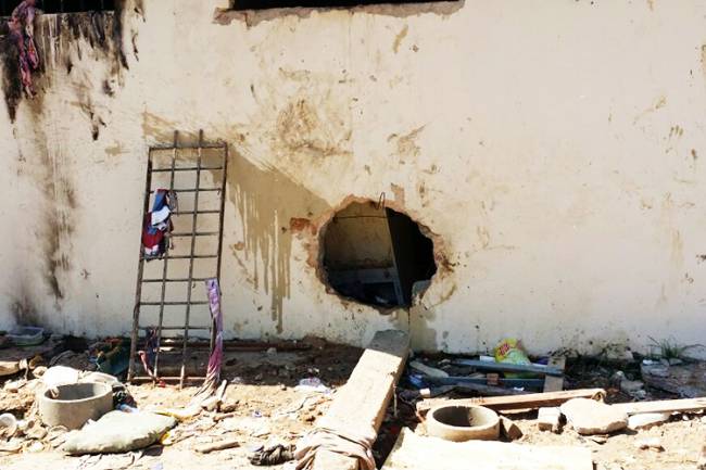 Interior da Penitenciária Agrícola Monte Cristo, em Boa Vista (RR), um dia após rebelião deixar dezenas de mortos no local