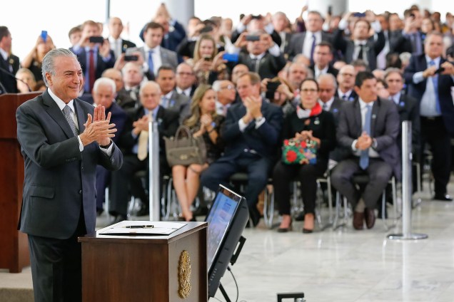 O presidente da República, Michel Temer, anuncia futuras medidas para a economia, no Palácio do Planalto, em Brasília (DF) - 27/10/2016