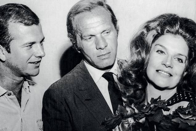 Cecil Thiré, Jardel Filho e Tônia Carrero na peça "Falando de rosas", em 1969