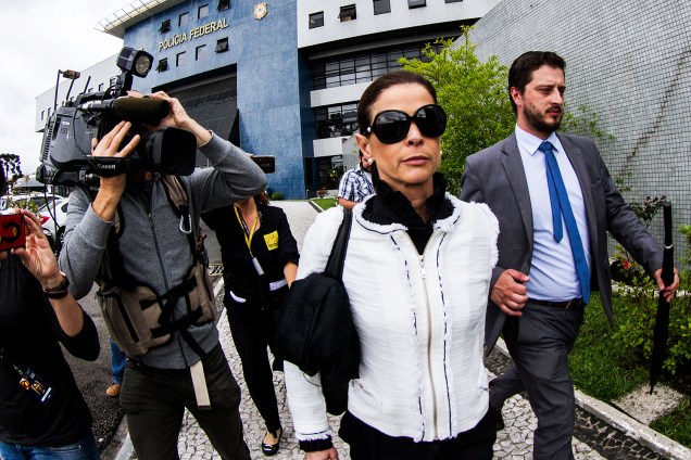 Cláudia Cruz, esposa do ex deputado e ex-presidente da Câmara Eduardo Cunha (PMDB-RJ), deixa a sede da Policia Federal após visitar o marido na carceragem da PF, em Curitiba (PR) - 26-10-2016