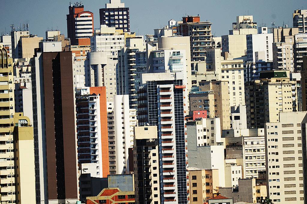 Brasil tem mais lares chefiados por mulheres, de pessoas sozinhas e sem filhos