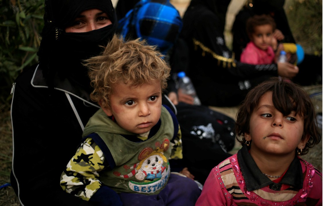 Crianças iraquianas estão isoladas por causa dos combates contra o EI