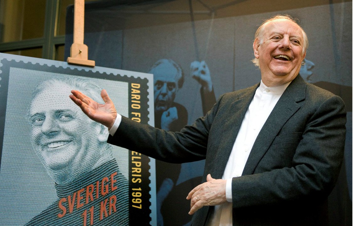 O escritor e dramaturgo italiano Dario Fo, homenageado com um selo na Suécia