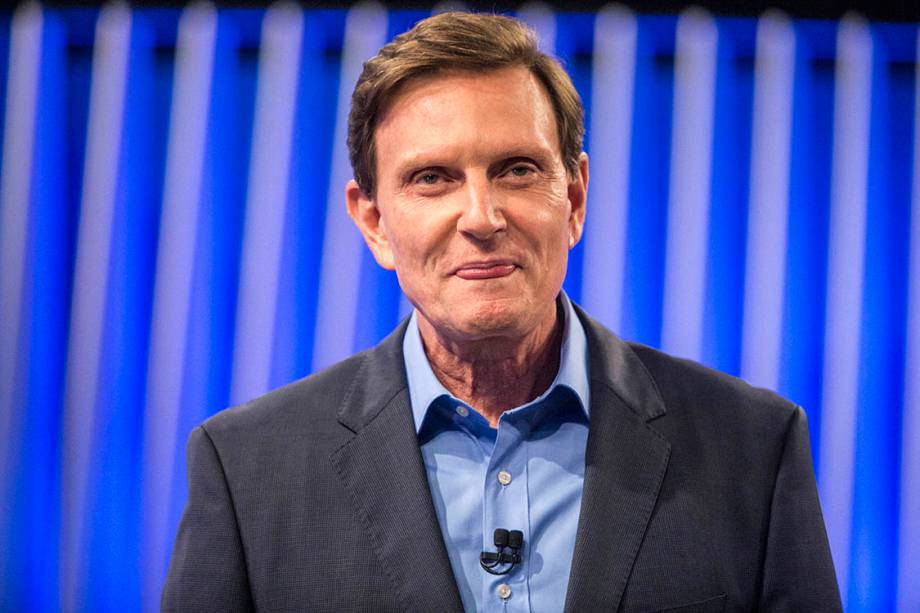 O candidato Marcelo Crivella (PRB) antes do debate realizado pela Rede Globo