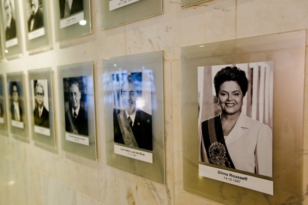 Foto de Dilma Rousseff é exposta na galeria dos ex-presidentes da República, no hall do Palácio do Planalto -11-10-2016