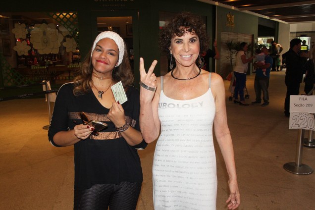 Cláudia Alencar e Alessandra Loyola votam na Zona Sul do Rio de Janeiro - 30-10-2016