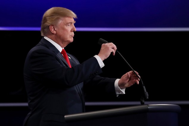 O candidato republicano à Presidência dos EUA, Donald Trump, durante debate com a democrata Hillary Clinton, em Las Vegas
