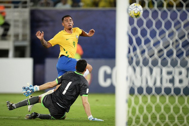 Gabriel Jesus marca o terceiro gol do Brasil sobre a Bolívia, na Arena das Dunas em Natal