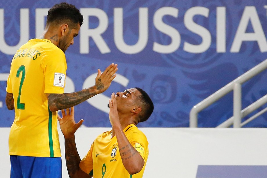 Natal - RN - 06/10/2016 - Eliminatorias da Copa do Mundo de 2018, Brasil x  Bolivia - xxxxxx do Brasil disputa lance durante partida contra Bolivia na  Arena Dunas pelas Eliminatorias da