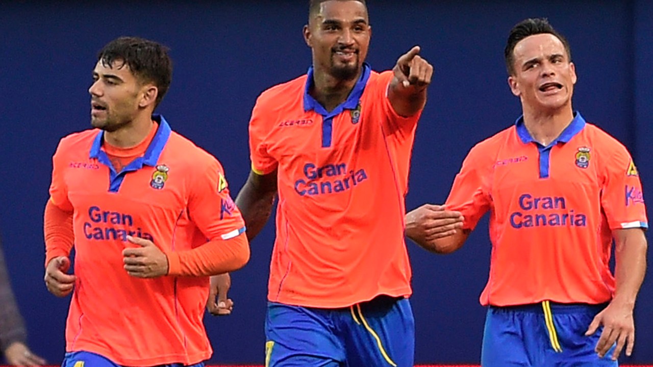 O ganês Kevin-Prince Boateng (c) comemora gol pelo Las Palmas da Espanha
