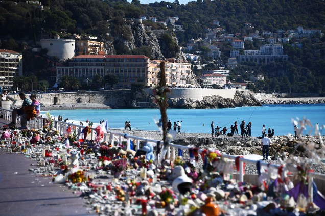 Três meses após o atentado que matou mais de 80 pessoas em Nice no dia 14 de julho, políticos e familiares prestaram uma homenagem às vítimas - 15-10-2016