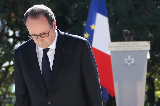 O presidente francês François Hollande na cerimônia em homenagem às vítimas de Nice - 15-10-2016