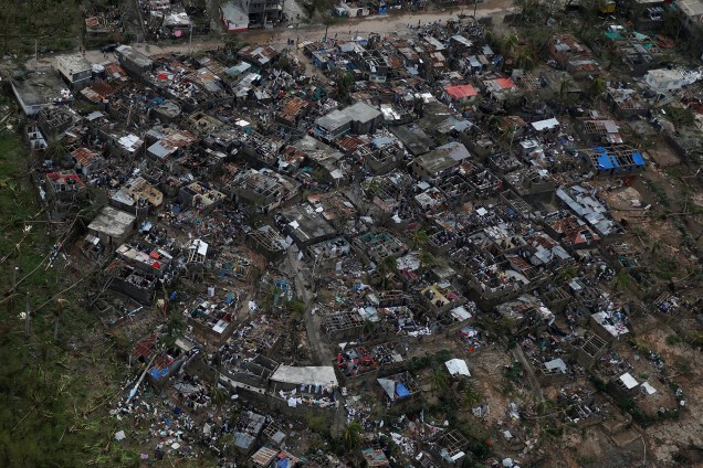 Fotos aéreas mostram estrago causado pelo furacão Matthew, que deixou pelo menos 100 pessoas mortas, no Haiti