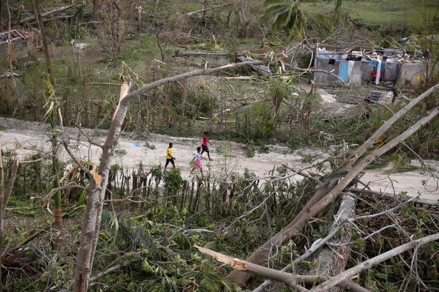 Fotos aéreas mostram estrago causado pelo furacão Matthew, que deixou pelo menos 100 pessoas mortas, no Haiti