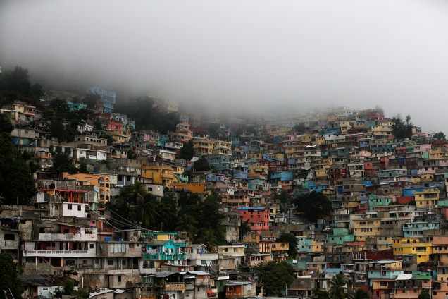 O furacão Matthew se aproxima da cidade de Porto Príncipe, no Haiti