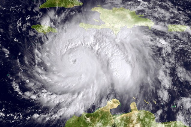 Imagem de satélite mostra o furacão Matthew sobre o mar do Caribe