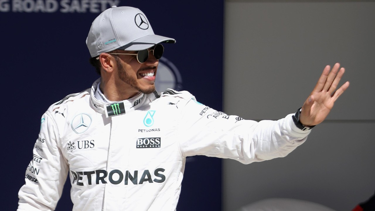 Britânico Lewis Hamilton celebra pole position no circuito do Texas