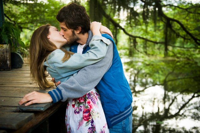Helô (Isabelle Drummond) e Pedro (Chay Suede) em ‘A Lei do Amor’