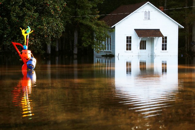 Casa inundada após a passagem do furacão Matthew em Luberton, no estado americano da Carolina do Norte - 11/10/2016