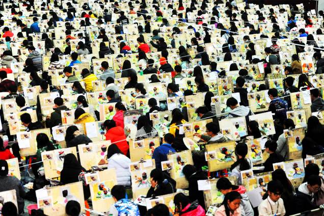 Estudantes participam de exame de artes em Wuhan, na província chinesa de Hebei - 31/10/2016