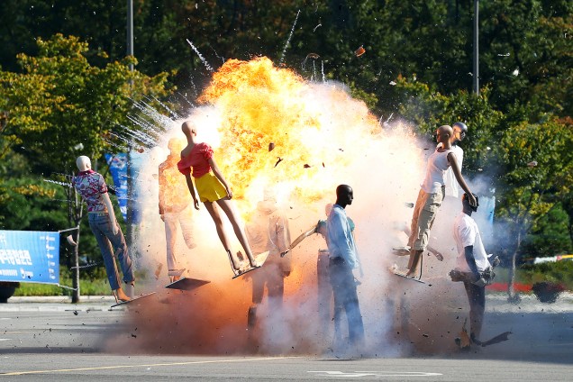 Manequins explodem em ação antiterrorismo na cidade de Seul, capital da Coreia do Sul - 06/10/2016