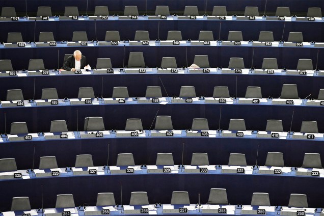 Membro do Parlamento Europeu durante sessão em Estrasburgo, na França - 25/10/2016