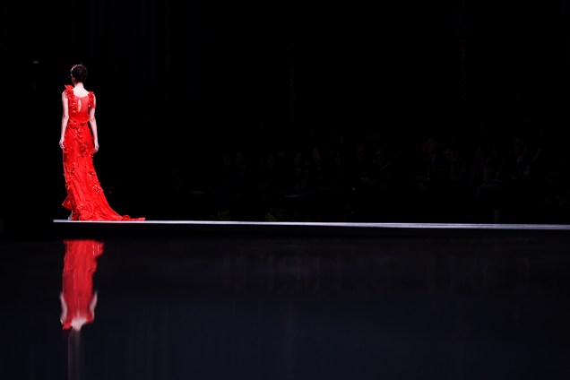 Modelo apresenta criação de Tsai Mei Yueh na Semana de Moda da China - 27/10/2016