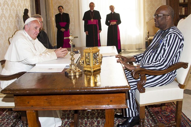 Papa Francisco recebe o presidente de Burkina Faso, Roch Marc Christian Kaboré, no Vaticano - 20/10/2016