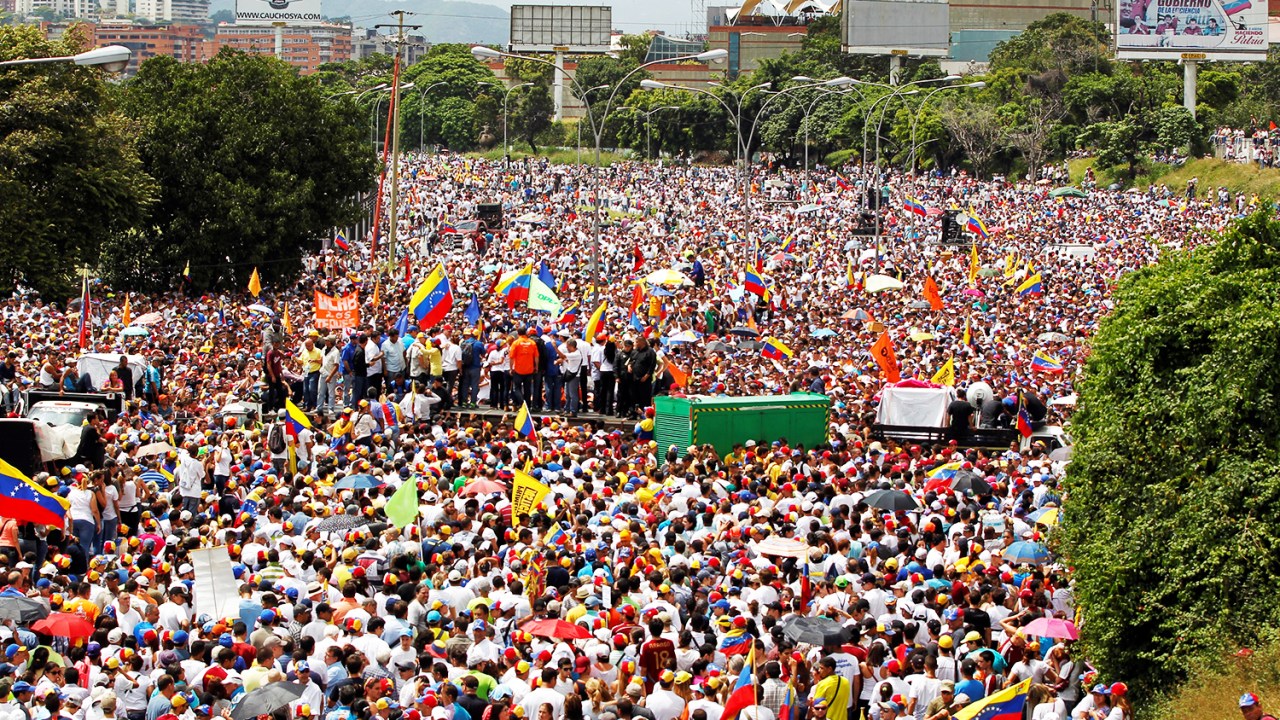 Manifestantes de oposição realizam protesto contra o presidente venezuelano Nicolás Maduro, na capital Caracas - 26/10/2016