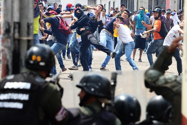 Manifestantes foram às ruas na Venezuela para exigir a realização de um referendo sobre a deposição do presidente Nicolás Maduro - 26-10-2016