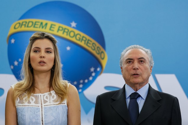 A primeira-dama Marcela Temer ao lado do presidente Michel Temer, durante lançamento do programa Criança Feliz, no Palácio do Planalto, em Brasília - 05-10-2016
